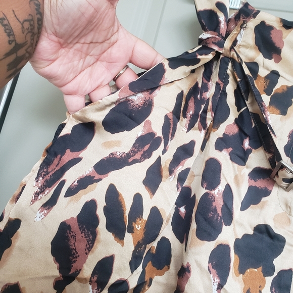 Silky Leopard Print High-Waisted Shorts - Picture 8 of 9